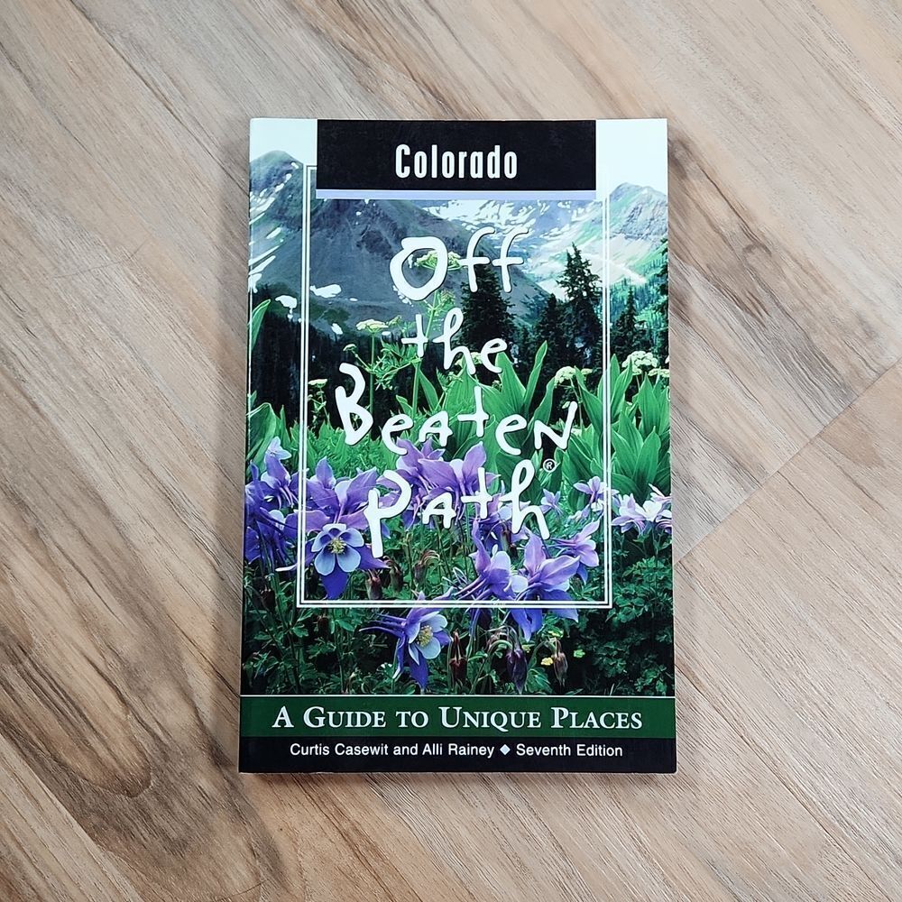 🔺️NWOT Colorado - Off The Beaten Path A Guide to Unique Places Book